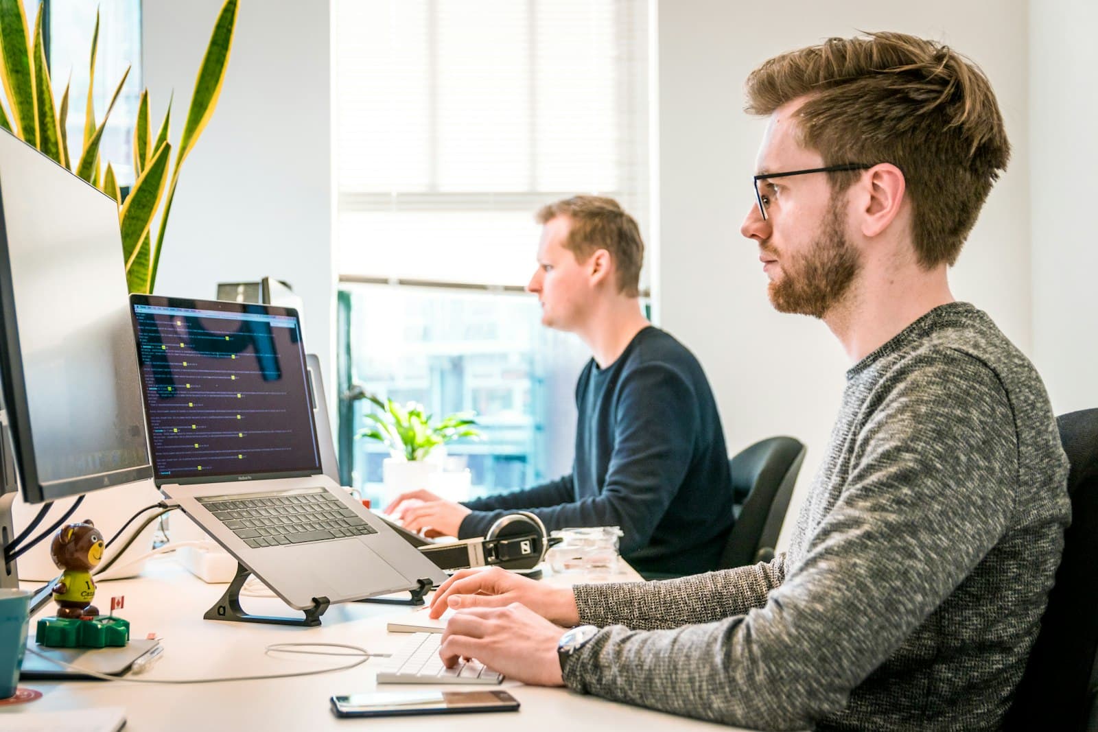 Innovation Insight engineers working on an offshore software project